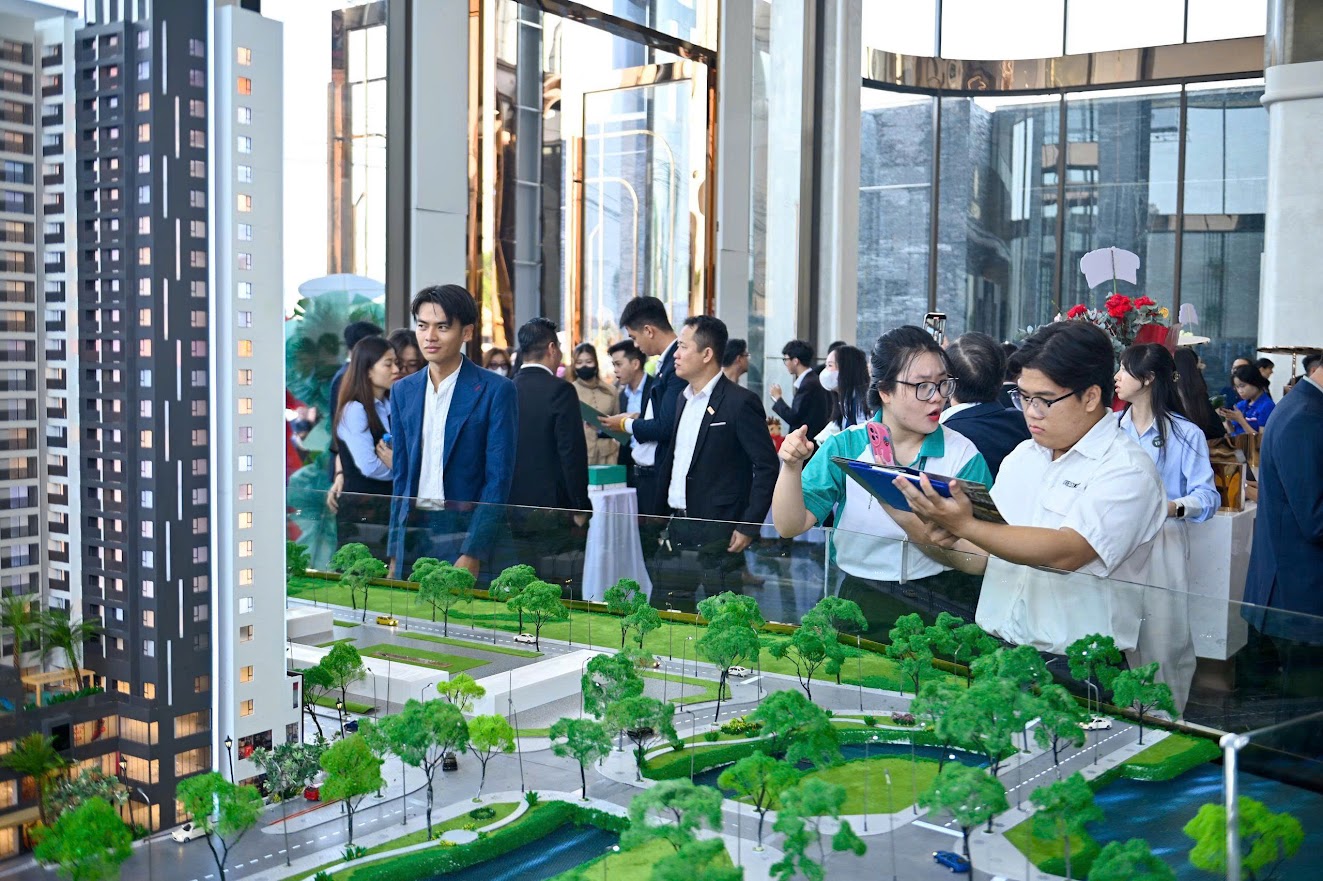 THE EMERALD GARDEN VIEW