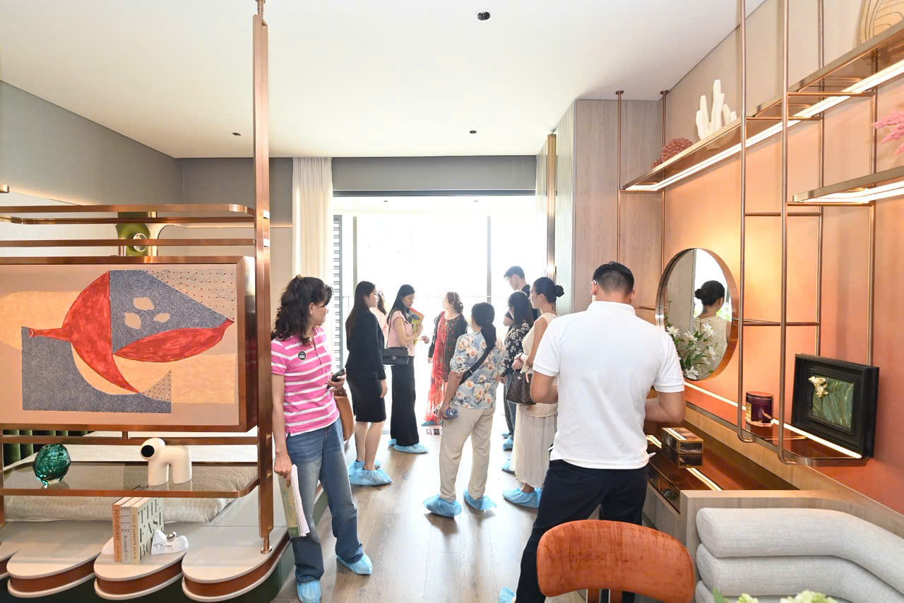THE EMERALD GARDEN VIEW